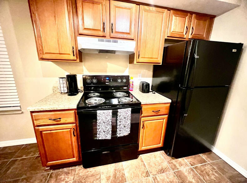 Kitchen - 4311 Frontenac Dr