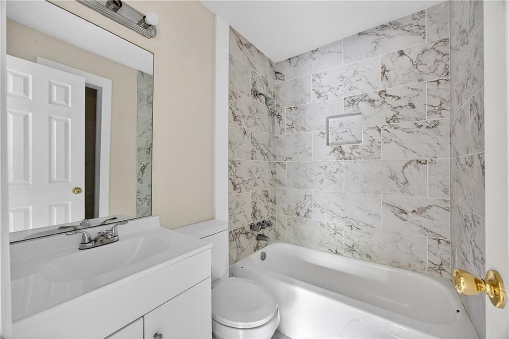 Building Photo - 6000 Mallory Rd