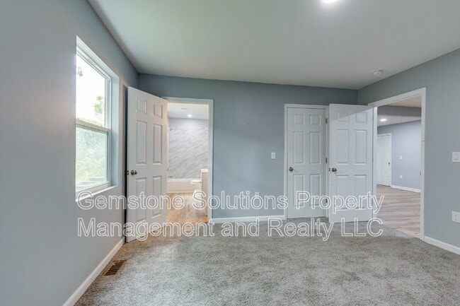 Building Photo - 2930 Primrose Cir