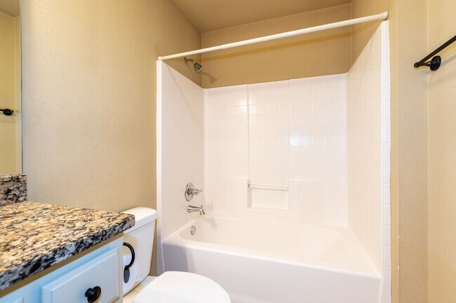 Building Photo - Beautiful 3 Bedroom, 2.5 Bath Home in Jenks