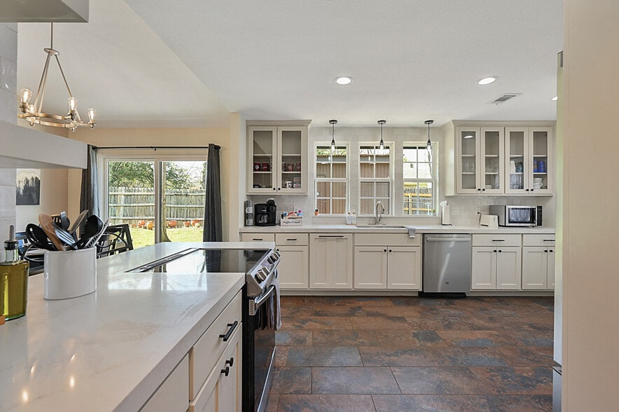 Building Photo - 1409 Clement Ct