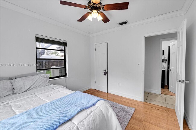 Building Photo - 3614 SW 58th Ave