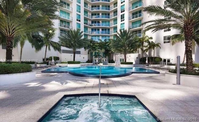 Building Photo - 300 S Biscayne Blvd