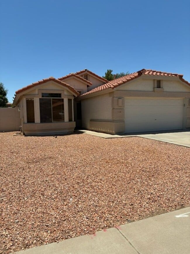 Building Photo - 529 E Cantebria Dr