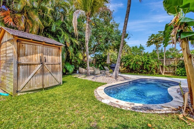 Building Photo - 227 NE 12th St