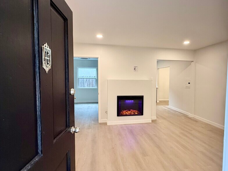 Building Photo - 467 36th St