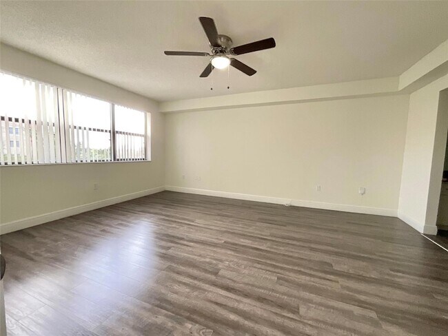 Building Photo - 9357 SW 77th Ave