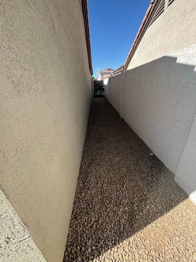 Building Photo - 9155 W Villa Rita Dr
