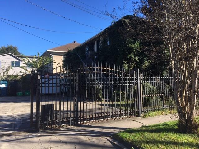 Building Photo - 3303 Mandell St