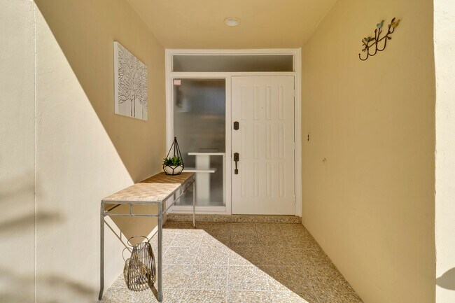 Building Photo - 204 Old Meadow Way