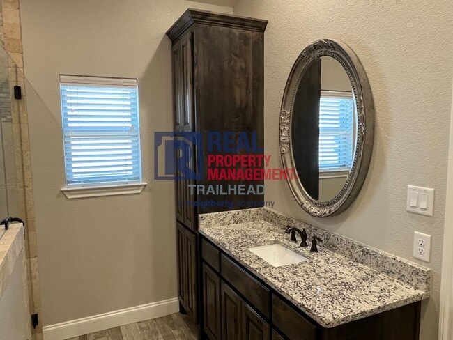 Building Photo - Stunning 3 Bed 2 Bath Home in Gated Lakesi...