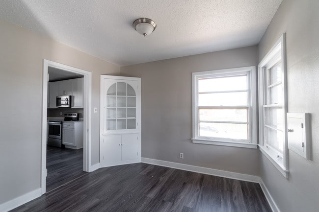 Building Photo - 603 W 18th St