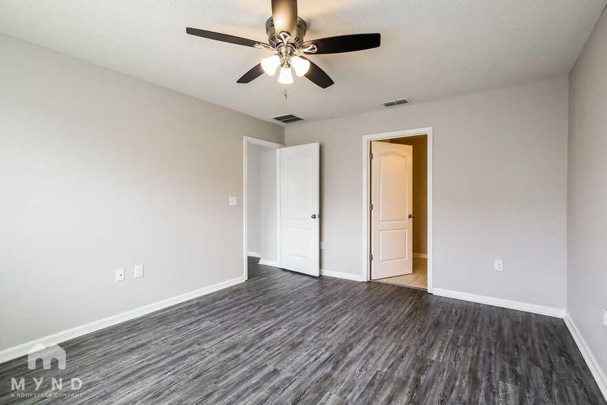 Building Photo - 2195 Pebble Point Dr