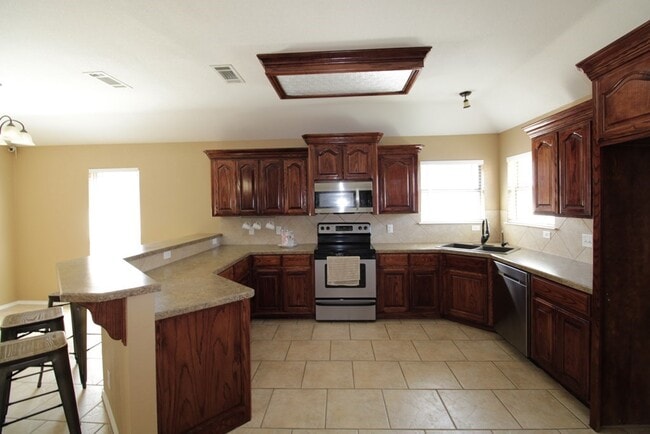 Building Photo - 4900 Rio Grande Ave