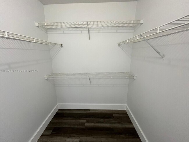 Building Photo - 655 SW 111th Way