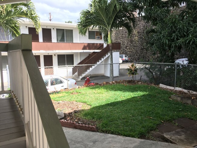 Building Photo - 1703 Puowaina Dr