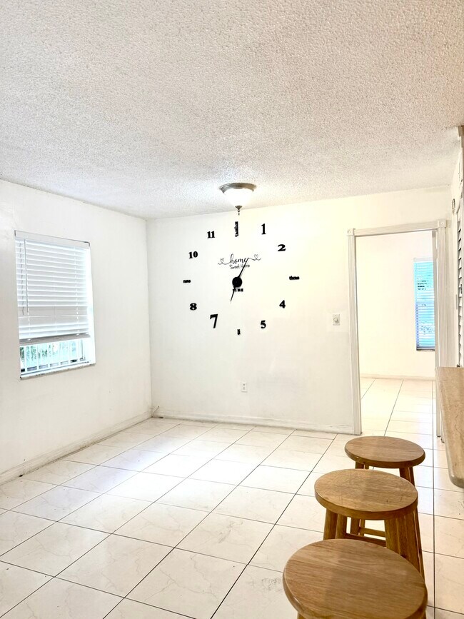 Building Photo - 1525 NW 19th Ter