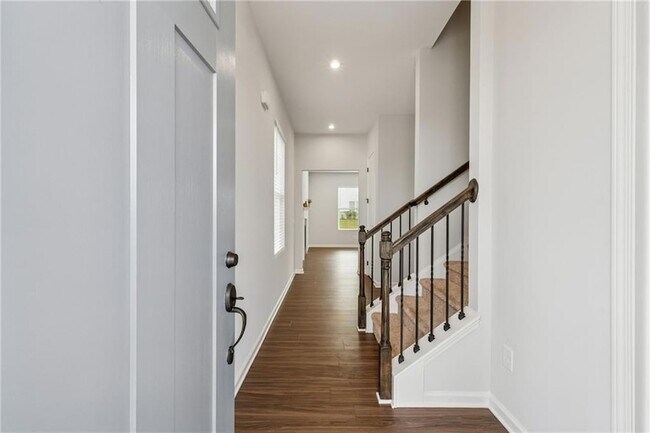 Building Photo - 708 Dover Spgs Dr