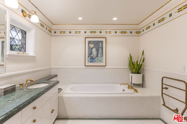 Building Photo - 4880 Queen Florence Ln