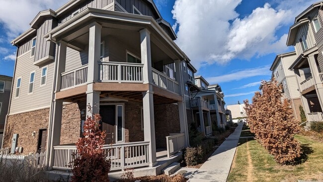 Building Photo - AWESOME MAINTENANCE-FREE PATIO HOME WITH 3 BDRMS, 3 BATHS & 2-CAR GARAGE!