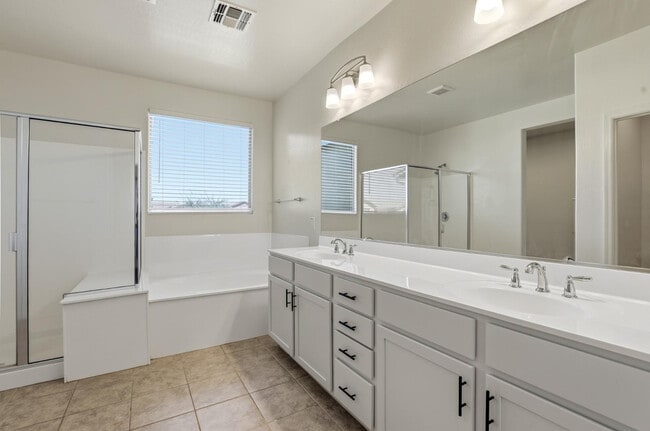 Building Photo - 2263 S Henry Ln