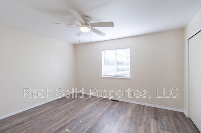 Building Photo - 1203 Crook Ave