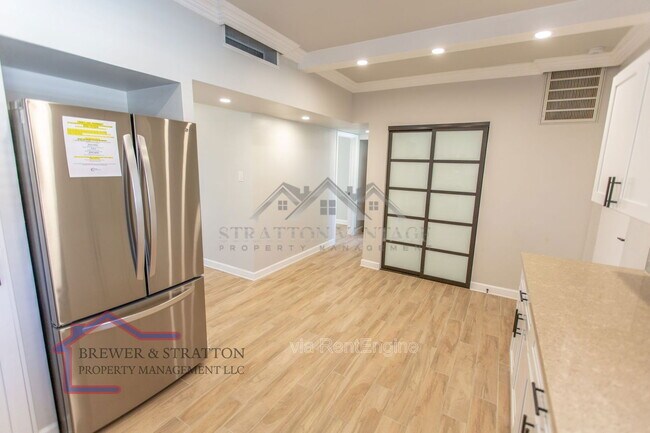 Building Photo - 351 E Thomas Rd