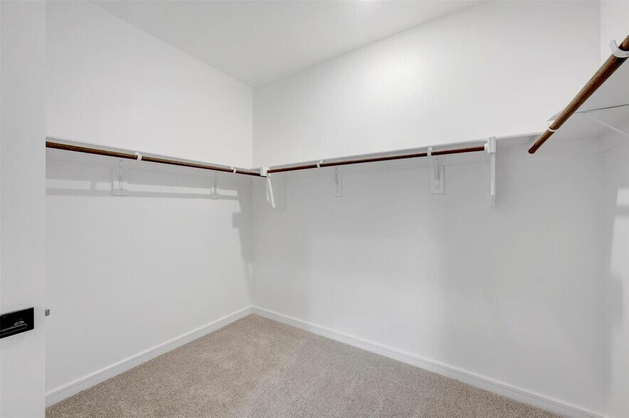 Building Photo - 528 Brookside Dr