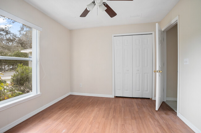 Building Photo - 3/2 in Orange City, 2 car garage, $1695/mo...