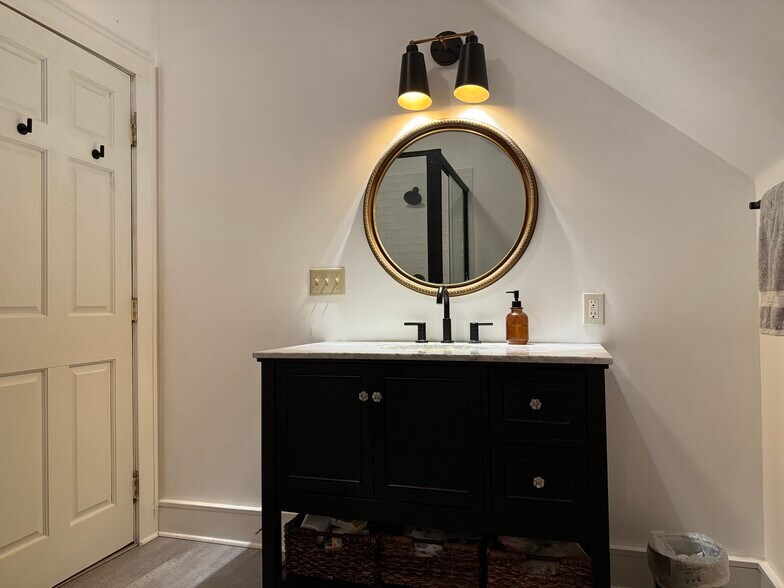 Master Bath - 7710 Eagle St