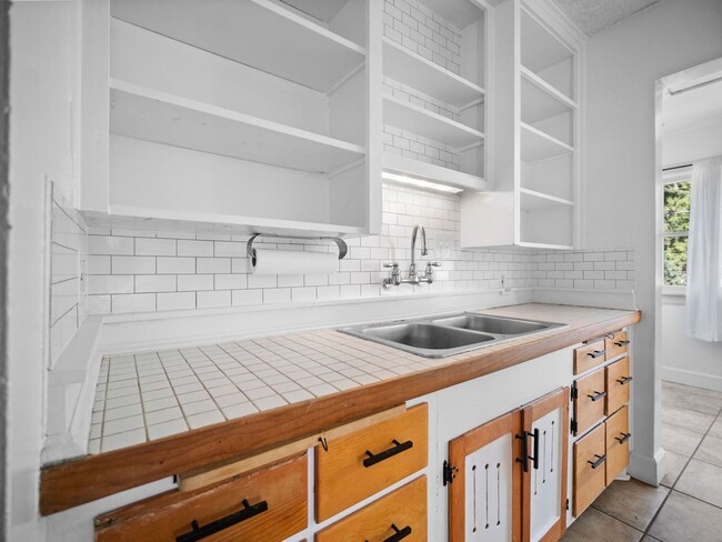 Building Photo - Spacious 4-Bedroom Home w/large Outdoor Sp...