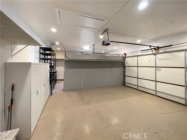 Building Photo - 2 Stallion Rd