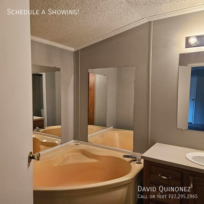 Building Photo - 2737 W Washington Center Rd