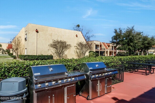 Building Photo - 6561 Mission Ct