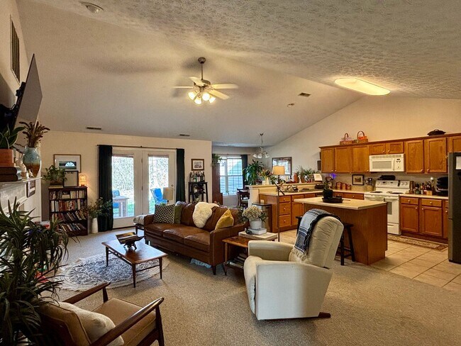 Building Photo - 3730 Ellison Dr