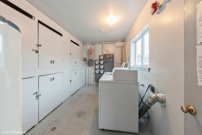 Building Photo - 9423 Bay Colony Dr