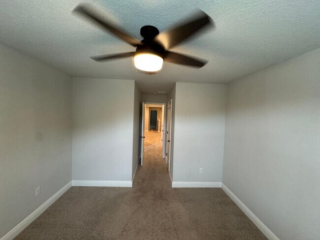 Building Photo - Beautifully maintained 3-bedroom, 2.5-bath townhome