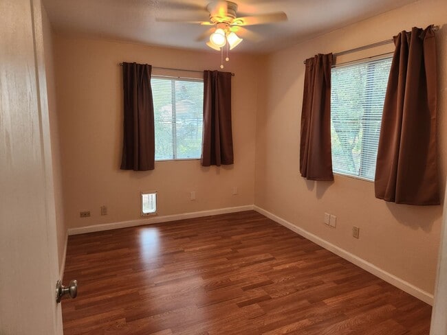 Building Photo - COMING SOON ~ 2 Bed / 2 Bath w/ Oversized 2 Car Garage