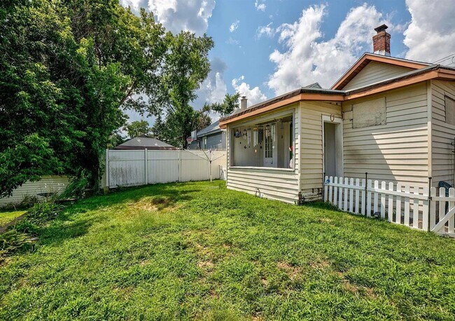 Building Photo - 20 Dott Ave