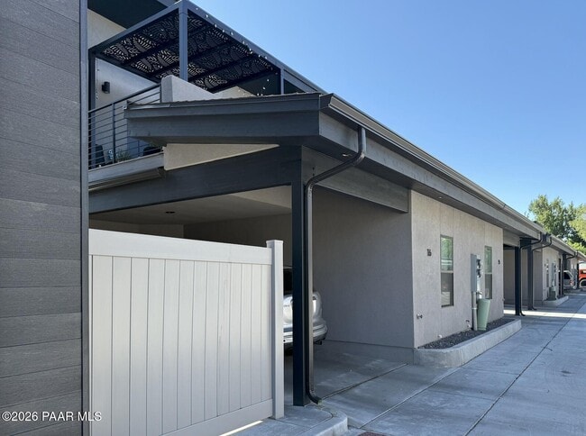 Building Photo - 720 N Walnut St