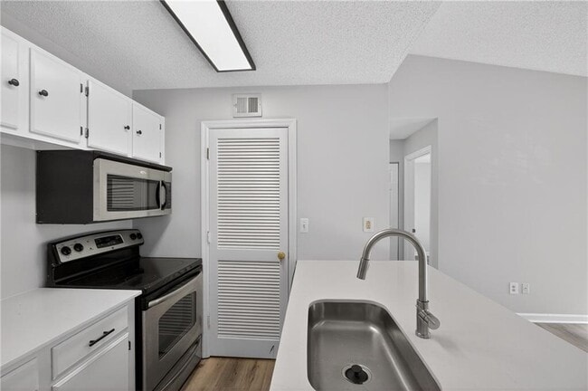 Building Photo - 423 Granville Ct