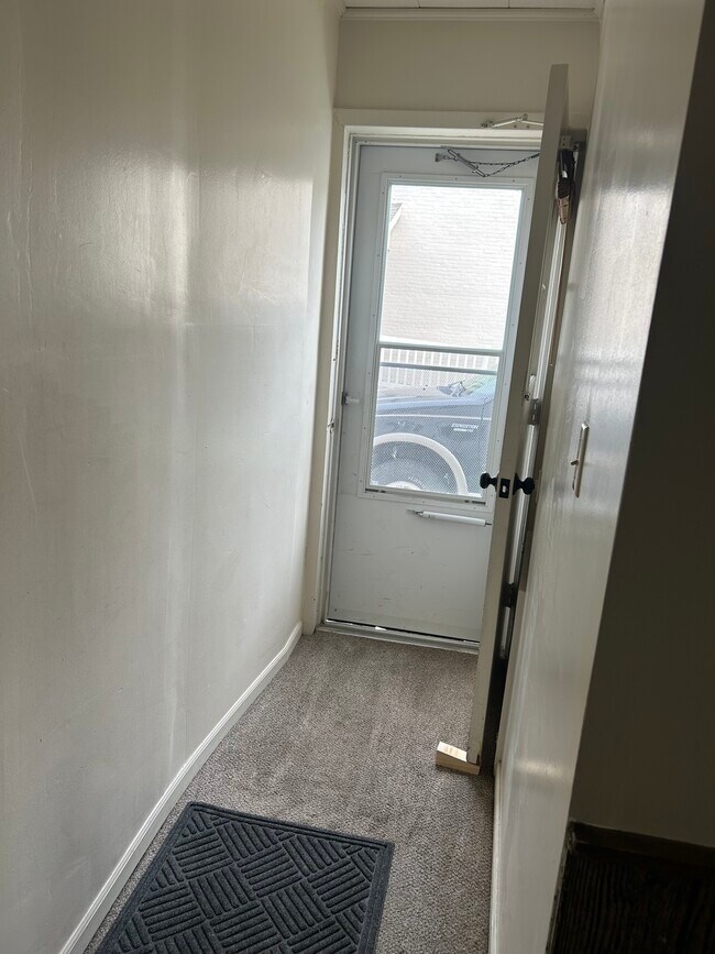 Building Photo - 108 S Main St