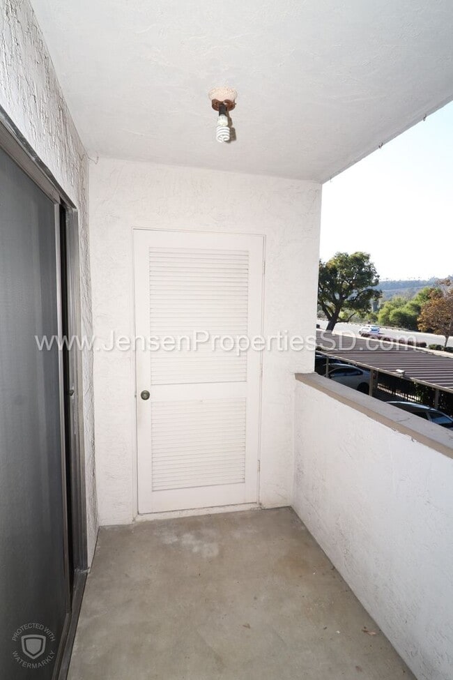 Building Photo - 1 Bed, 1 Bath Condo w/ Parking, Utilities,...