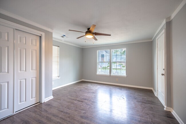 Building Photo - Charming East Austin 2BR w/ Character & Walkable Location