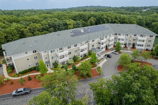Building Photo - 2 Inwood Dr