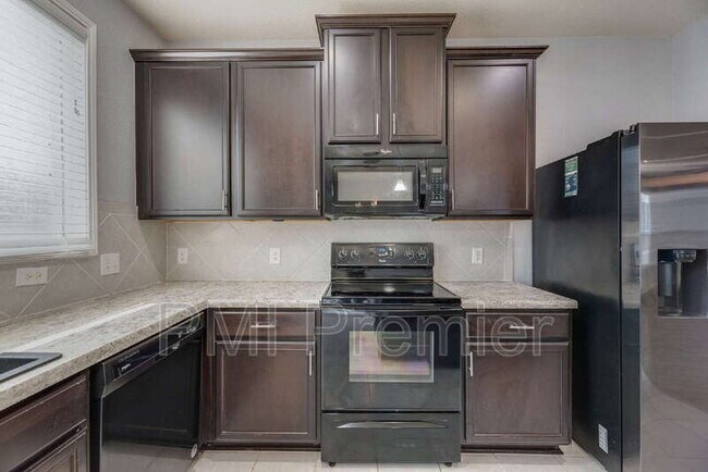 Building Photo - 9004 Blackstone Dr