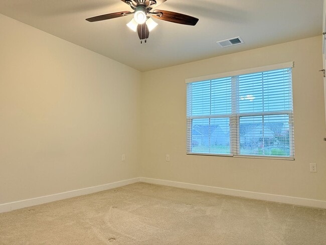 Building Photo - Charming 3 Bed Home in Milford Ponds with ...