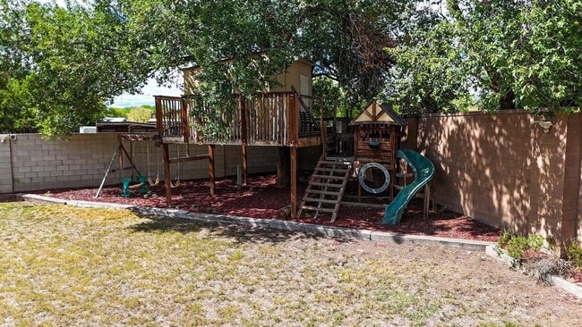 Building Photo - 501 Calle De