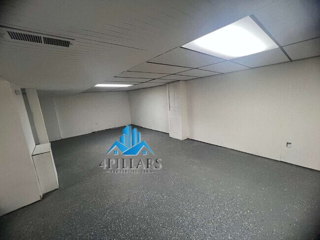 Building Photo - "Charming 3-Bedroom Haven with Finished Basement & Gleaming Hardwood Floors in Hammond!"