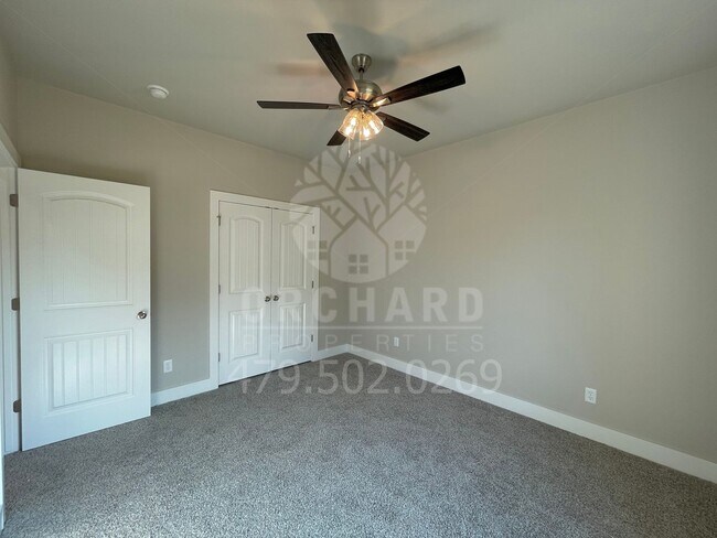 Building Photo - Bella Vista- Single-Family Home- Sought After Creekwood Plan